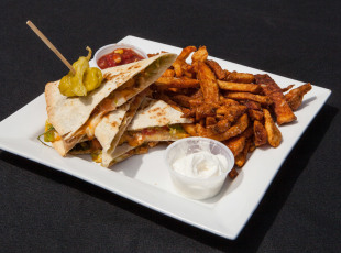 Who ordered the Chicken Quesadilla?