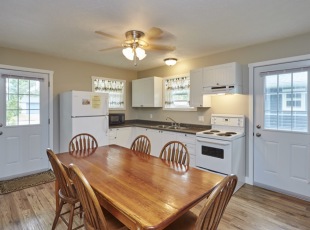 Huron Cottage. More photos available at www.bluemillcottages.com