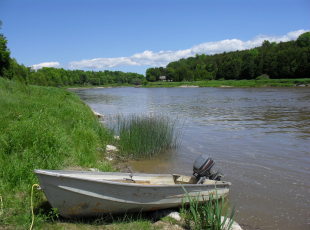 Rosewood Shore w/boat