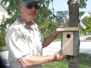 Dave Cheer with a Bluebird Box