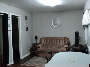 Rosewood Cottage #4 Livingroom